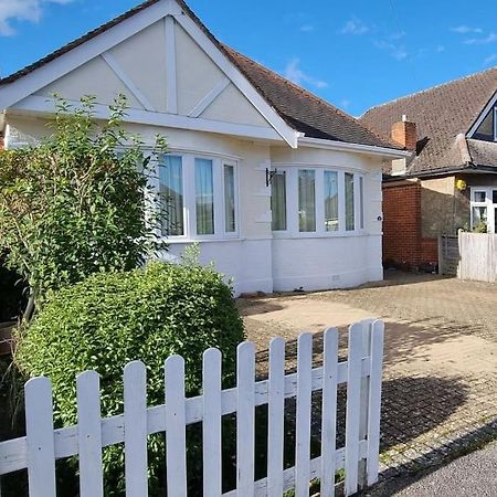 Cosy Bournemouth Bungalow Ferndown Eksteriør billede