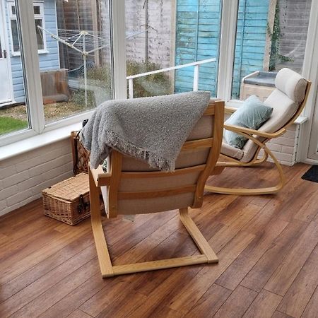 Cosy Bournemouth Bungalow Ferndown Eksteriør billede